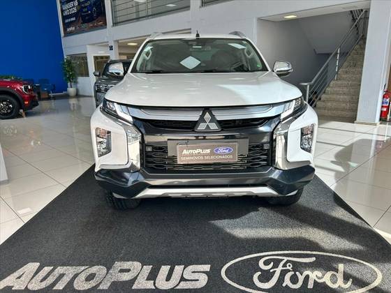 MITSUBISHI L200 TRITON 2.4 16V TURBO DIESEL SPORT HPE CD 4P 4X4 AUTOMÁTICO MITSUBISHI L200 TRITON 2.4 16V TURBO DIESEL SPORT HPE CD 4P 4X4 AUTOMÁTICO